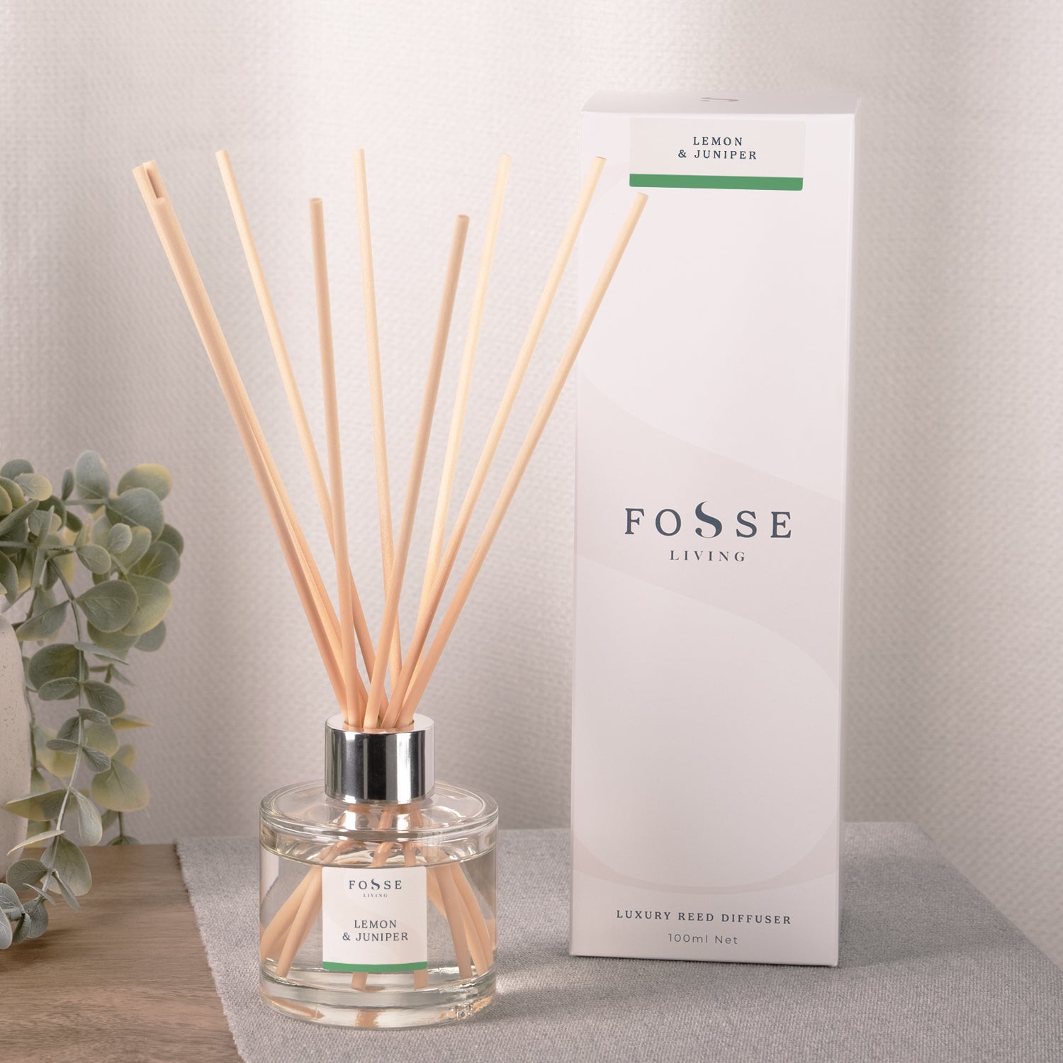 Reed diffuser scented with lemon & Juniper fragrance