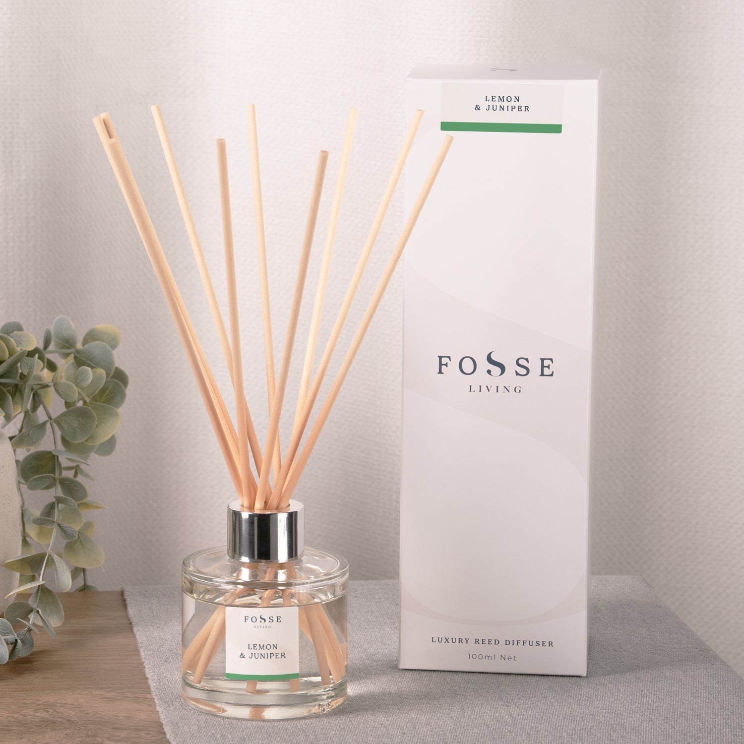 Reed diffuser scented with lemon & Juniper fragrance