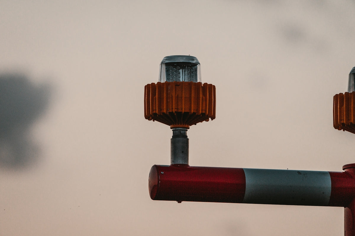 a traffic light that is red and green