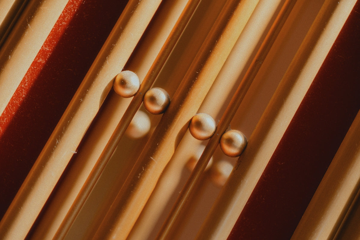 A close up of a row of pipes